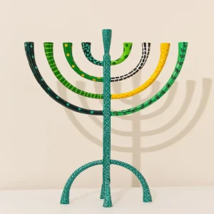 חנוכיה מעוצבת בעבודת יד ירוק